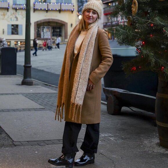 Women’s Waterproof Plush Lined Slip On Rain Ankle Slim Chelsea Black Boots - Picture 2 of 8